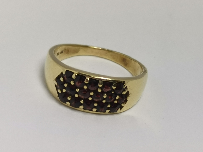 Zlatý dámský prsten s českými granáty