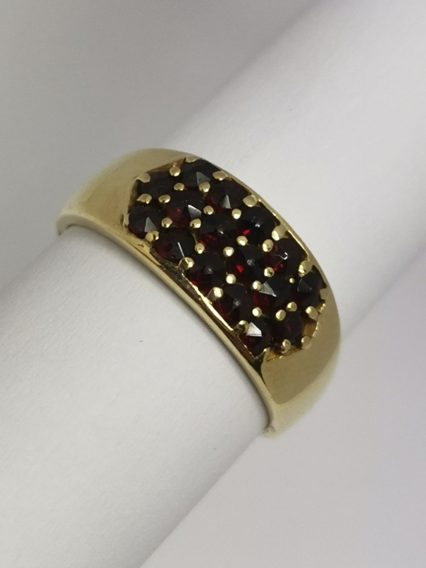 Zlatý dámský prsten s českými granáty