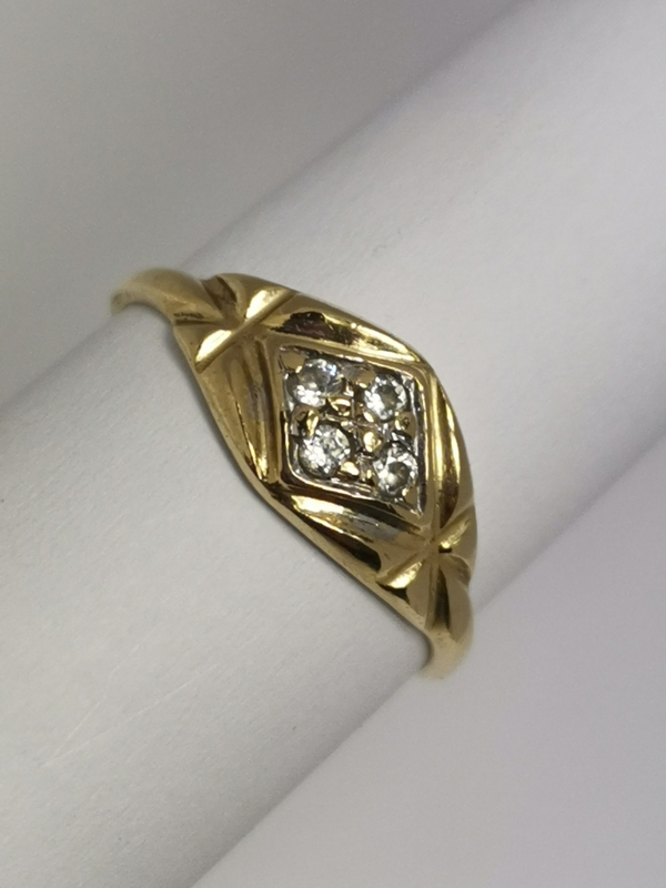 Zlatý dámský prsten se zirkony