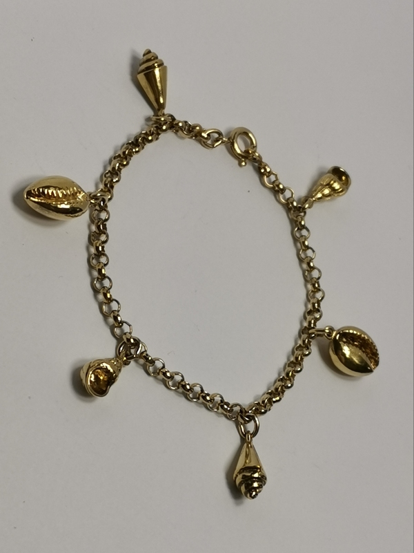 Zlacený náramek Altesse s přívěsky