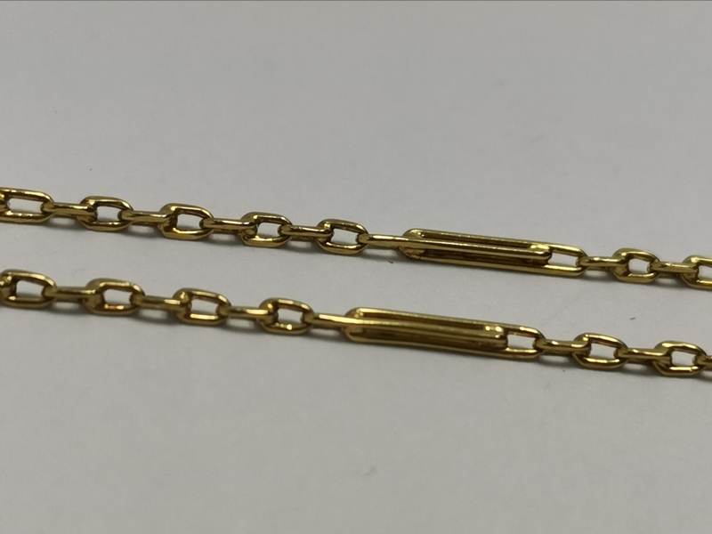 Zlatý náhrdelník s tyčkami