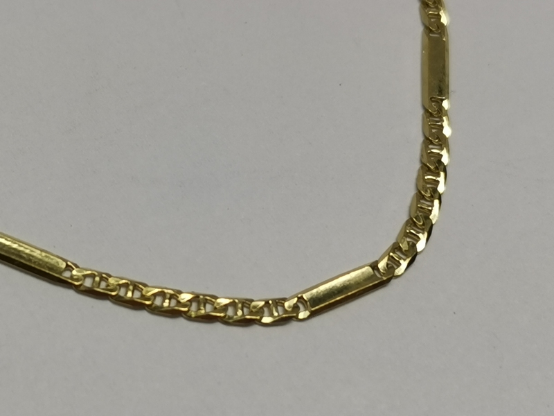 Zlatý náhrdelník s tyčkami