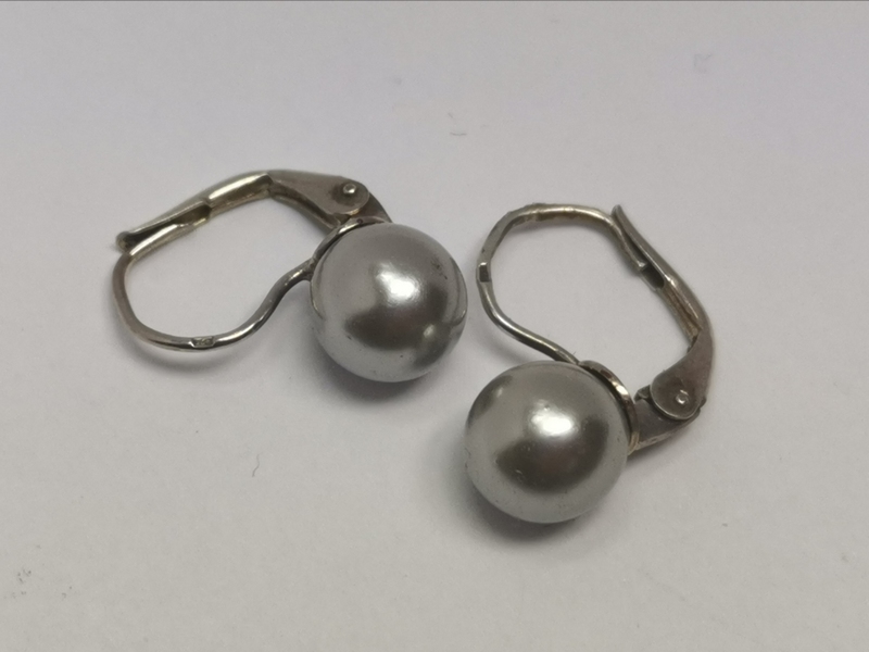 Stříbrné naušnice s perlou