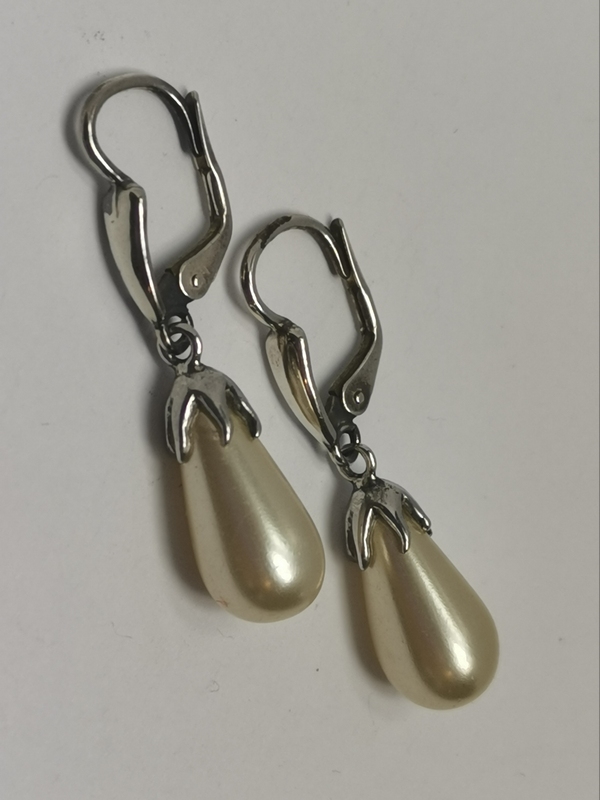 Stříbrné naušnice s perlou visací