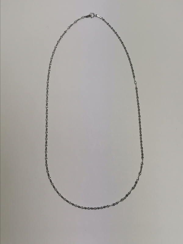 Zlatý řetízek z bílého zlata ozdobný