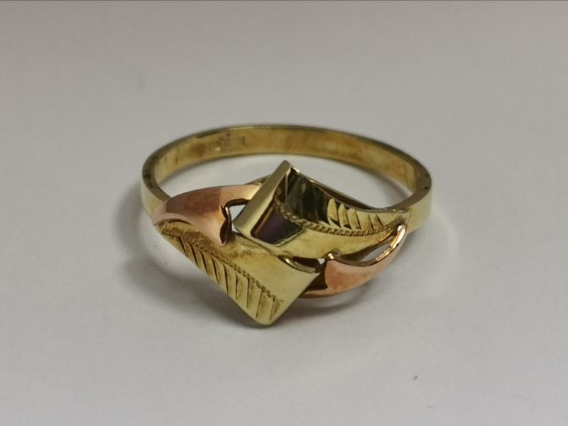 Zlatý dámský prsten celozlatý