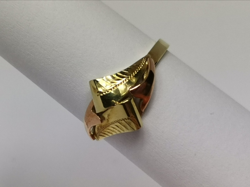 Zlatý dámský prsten celozlatý