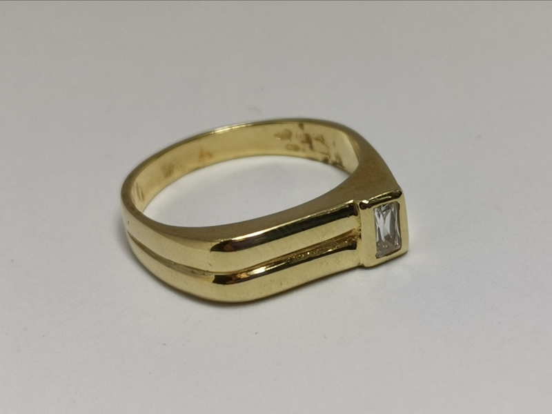 Zlatý pánský prsten se zirkonem