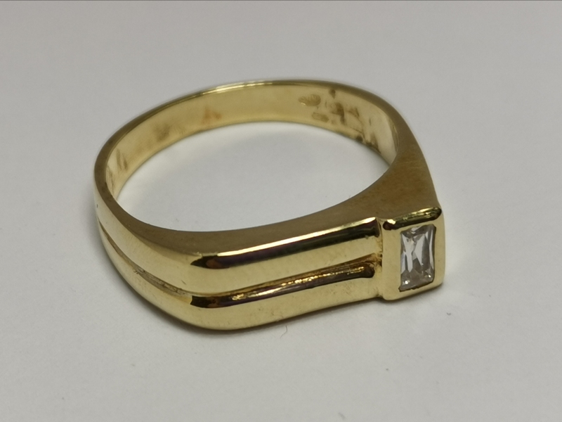 Zlatý pánský prsten se zirkonem