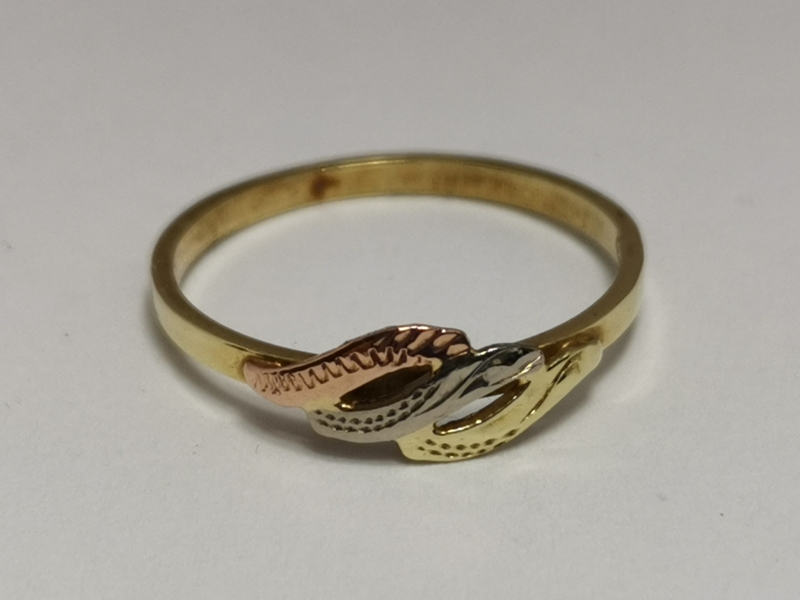 Zlatý dámský prsten celozlatý