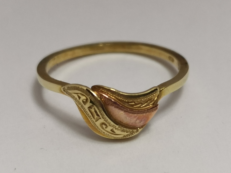 Zlatý dámský prsten celozlatý