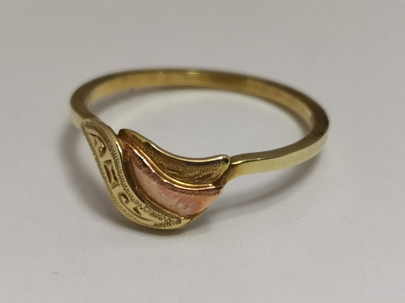 Zlatý dámský prsten celozlatý