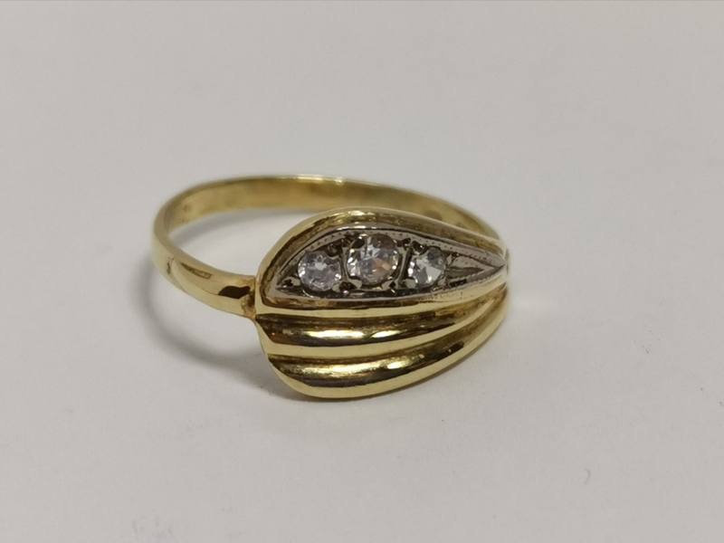 Zlatý dámský prsten se zirkony