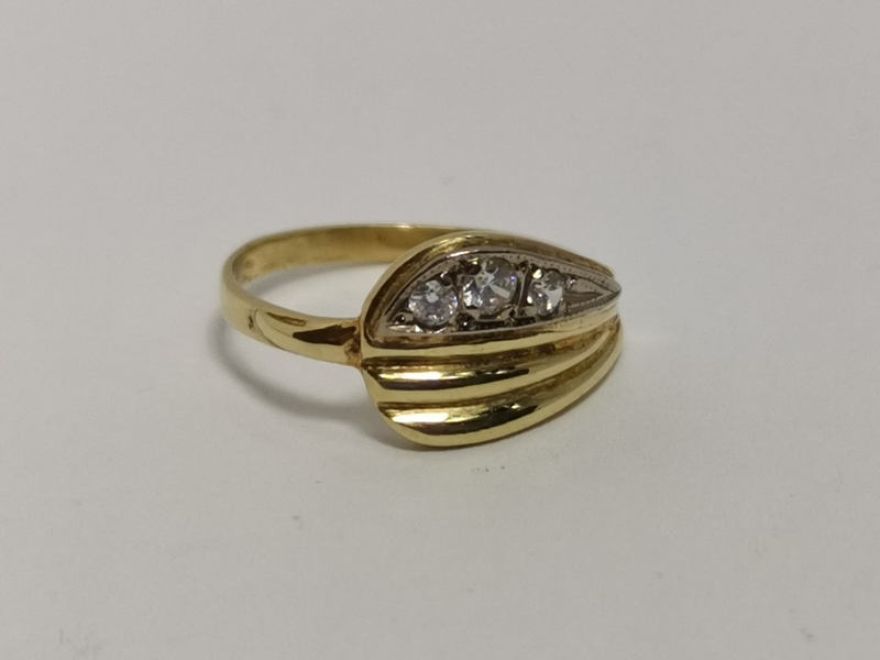 Zlatý dámský prsten se zirkony