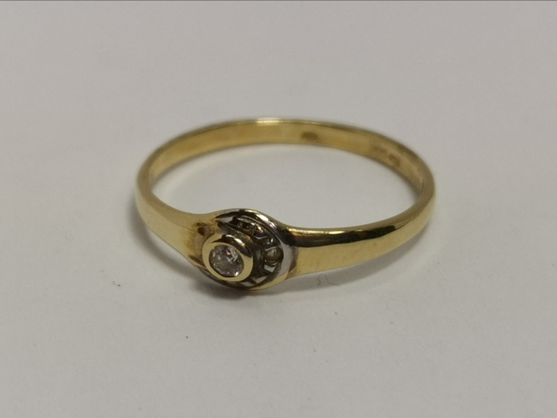 Zlatý dámský prsten se zirkonem