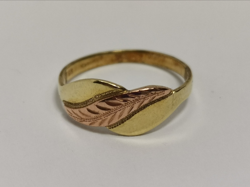 Zlatý dámský prsten celozlatý