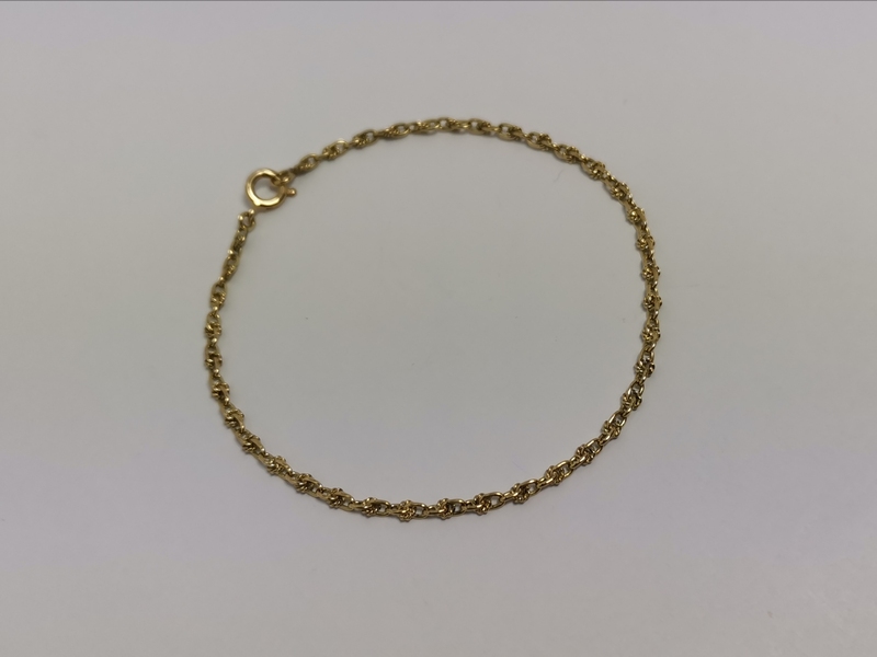 Zlatý dámský náramek ozdobný