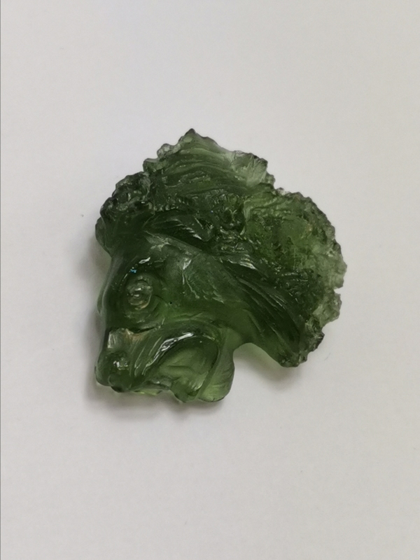 Vltavín glyptika hlava lva