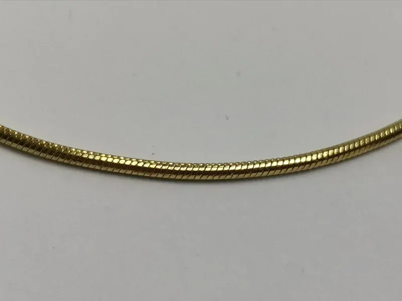 Zlatý dámský náramek kulatý had