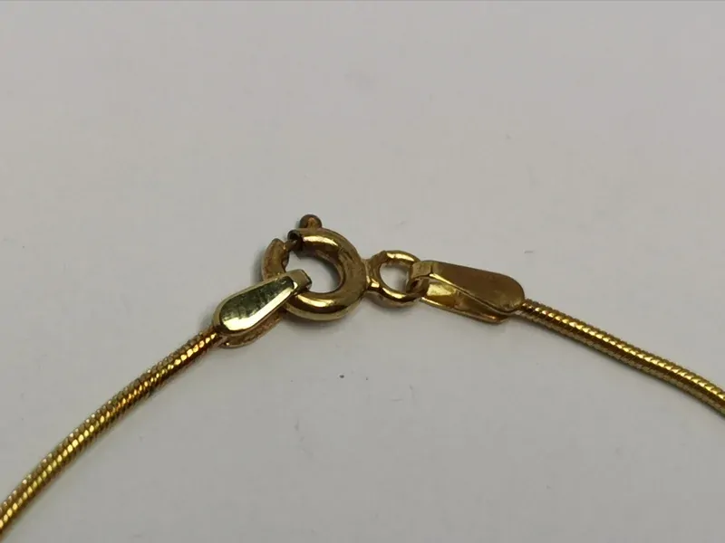 Zlatý dámský náramek kulatý had