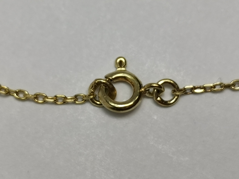 Zlatý dámský náramek s destičkami