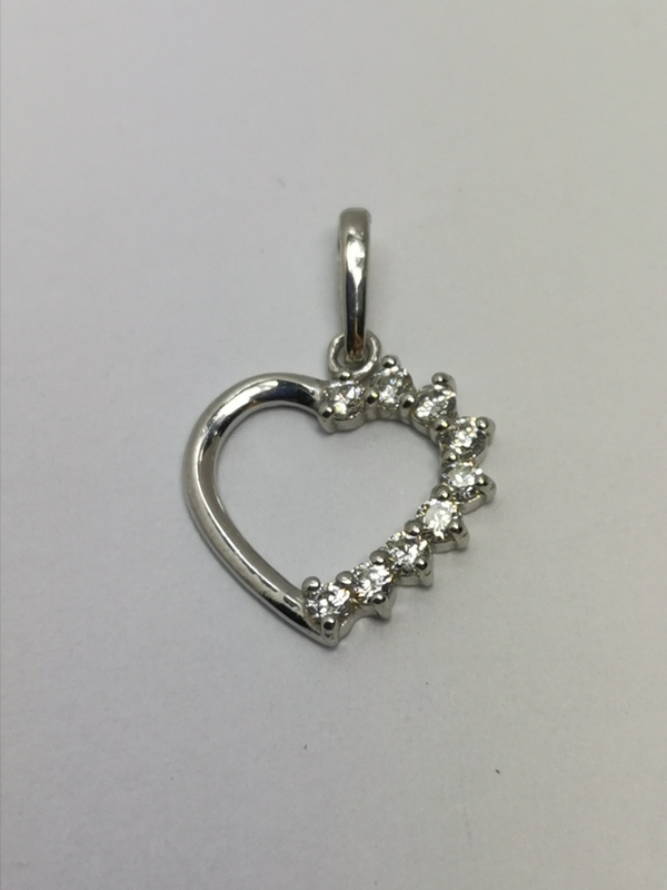 Zlatý přívěs srdce se zirkony z bílého zlata