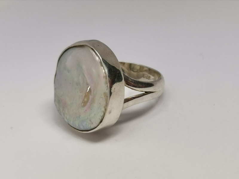 Stříbrný ekluzívní prsten s perletí