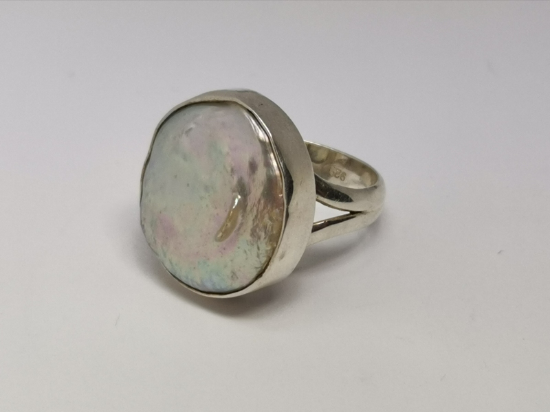 Stříbrný ekluzívní prsten s perletí