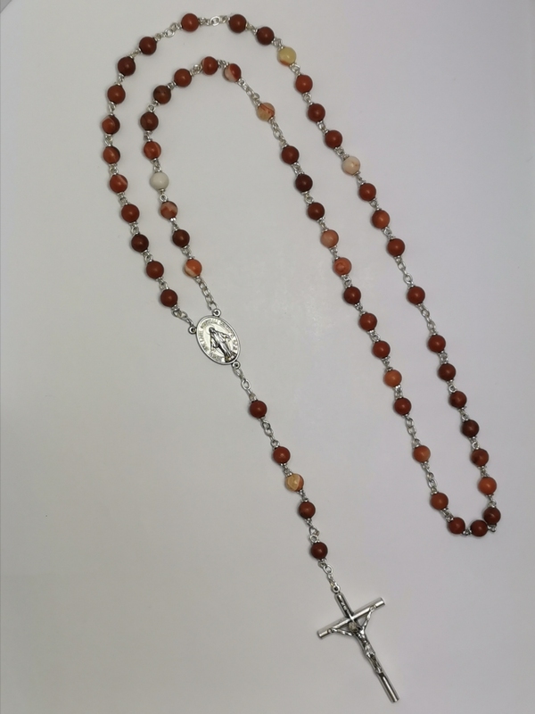 Růženec z přírodního kamene, červeného malachitu