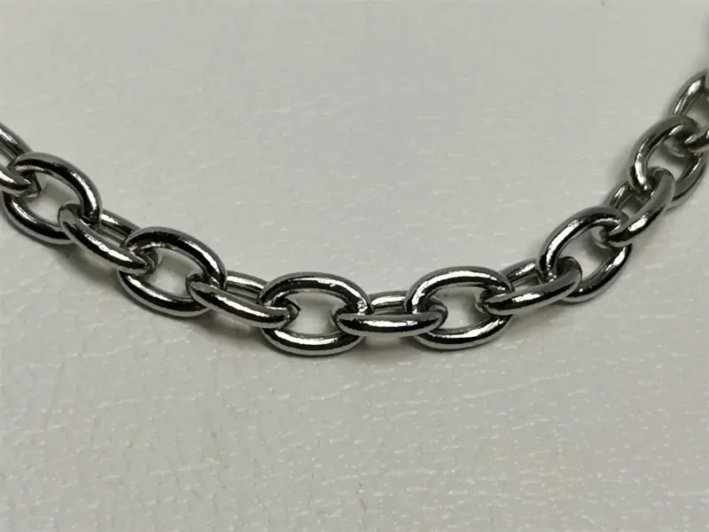 Řetízek z chirurgické oceli