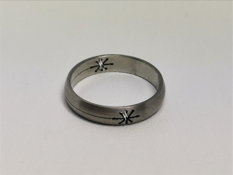 Prsten z chirurgické oceli