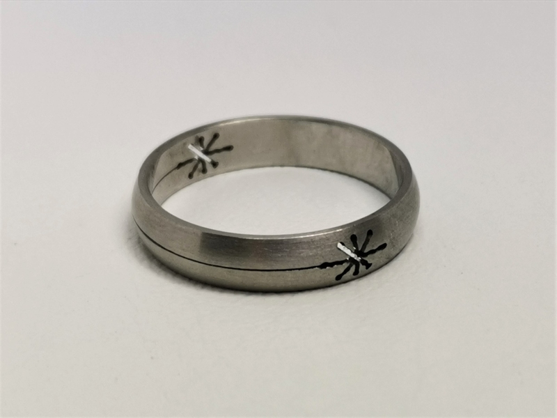 Prsten z chirurgické oceli