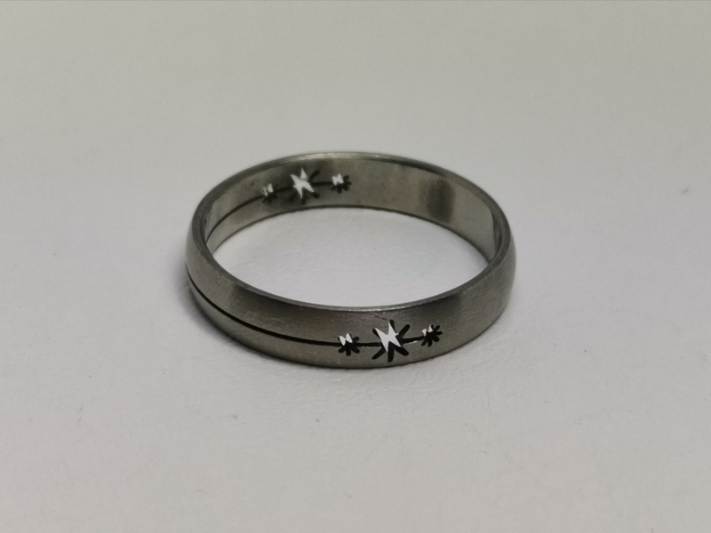 Prsten z chirurgické oceli