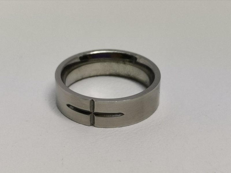 Prsten z chirurgické oceli