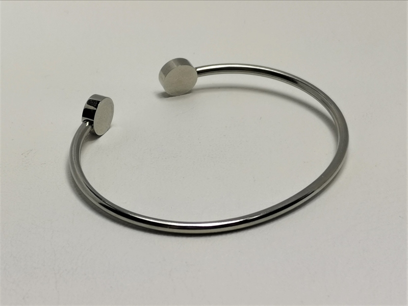 Náramek z chirurgické oceli pevný, dámský