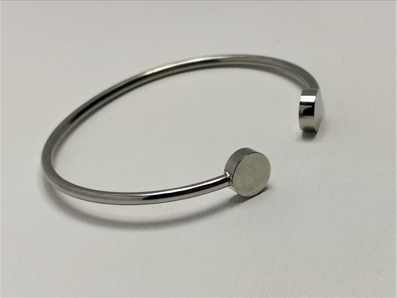 Náramek z chirurgické oceli pevný, dámský