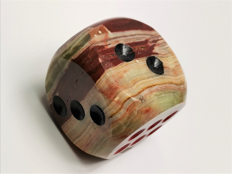 Kamenná ozdobná hrací kostka, jaspis