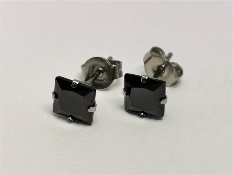 Naušnice pecky z chirurgické oceli s černým kamenem