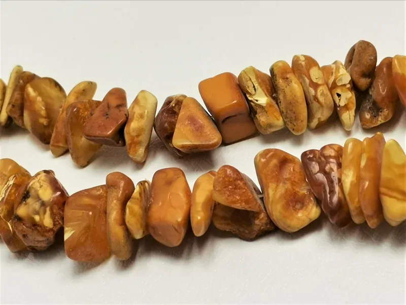 Náhrdelník z jantaru medové barvy