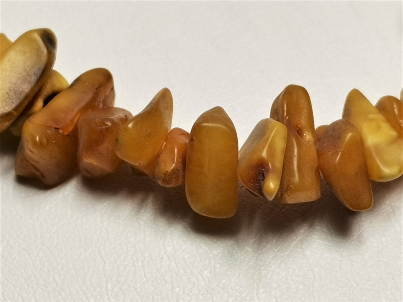 Náhrdelník z jantaru medové barvy