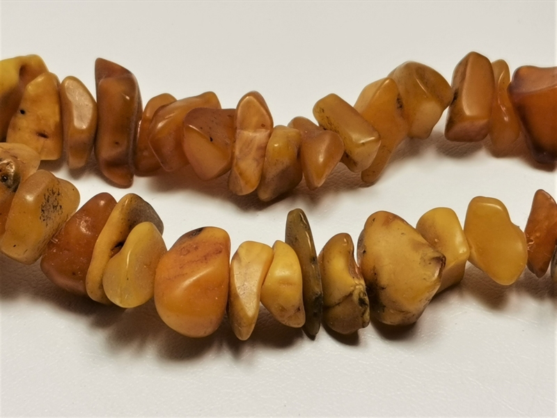 Náhrdelník z jantaru medové barvy