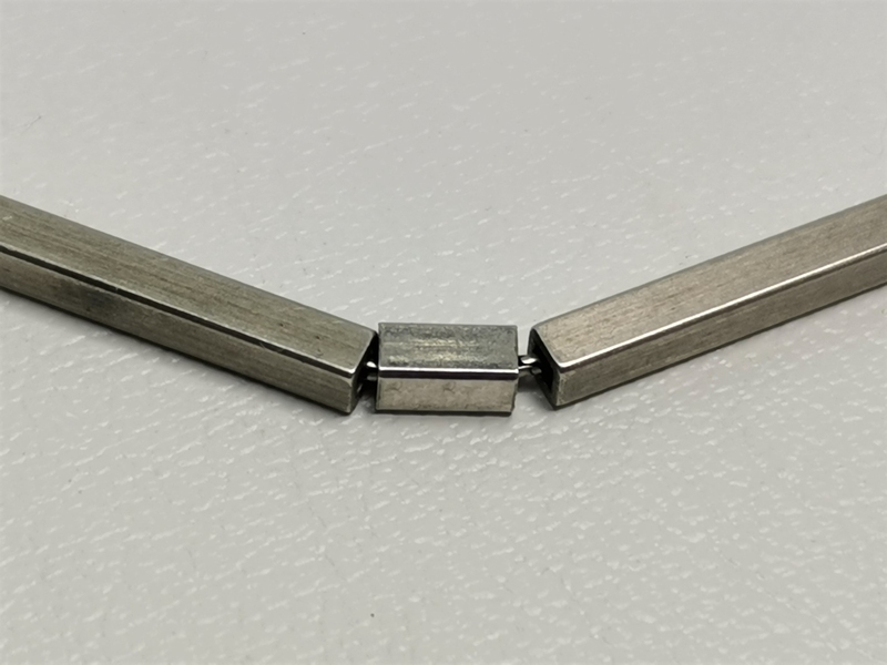 Dámský stříbrný náramek - ozdobný