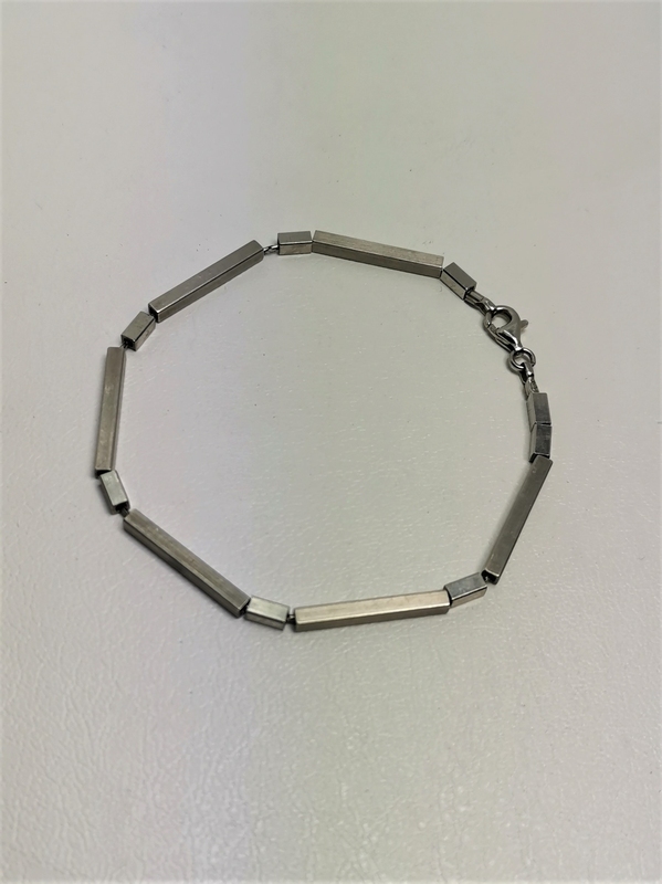 Dámský stříbrný náramek - ozdobný