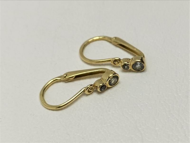 Zlaté dětské naušnice s bílými kamínky