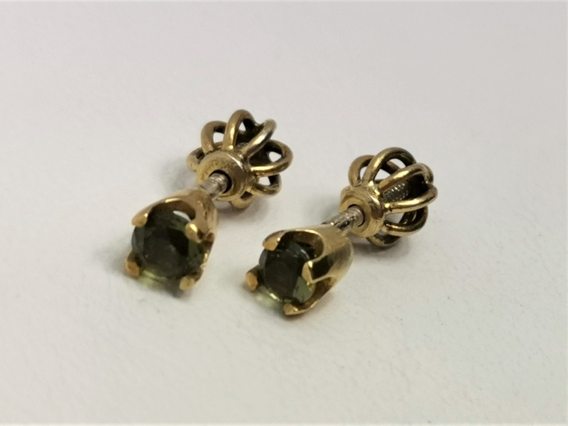 Zlaté naušnice s broušenými vltavíny na šroubek