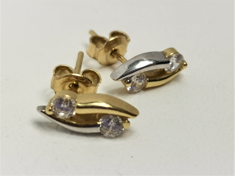 Zlaté naušnice se dvěma zirkony, kombinace bílého a žlutého zlata