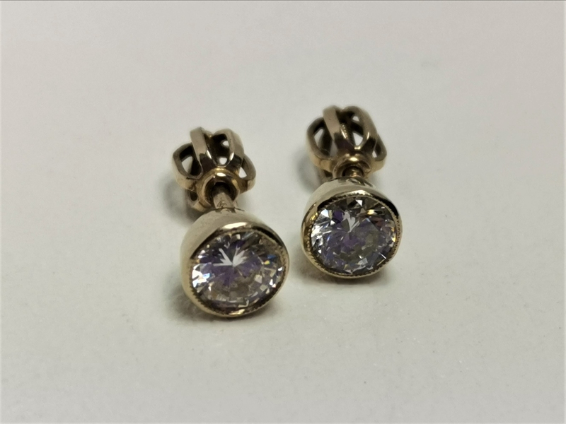 Zlaté naušnice z bílého zlata s bílými zirkony na šroubek