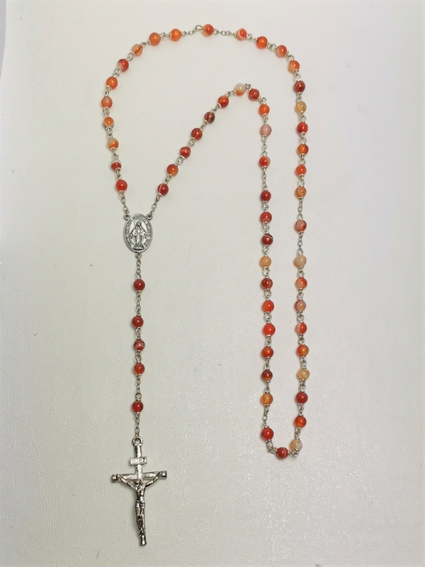 Růženec z přírodního kamene, karneolu