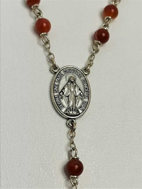 Růženec z přírodního kamene, karneolu