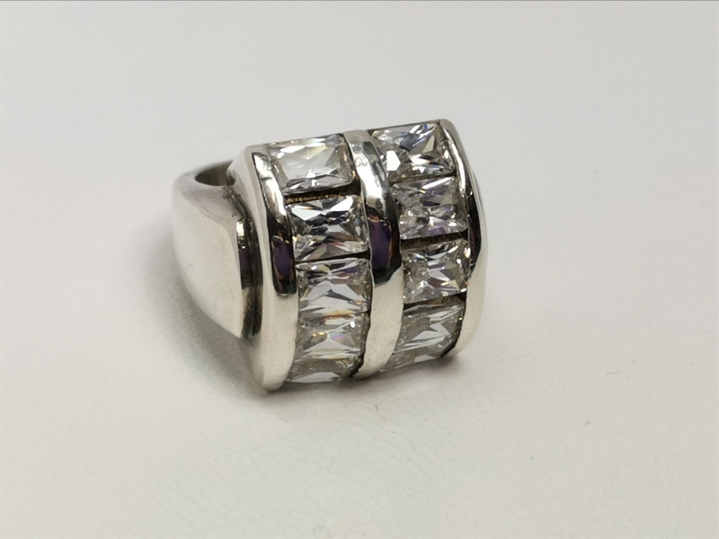 Exkluzívní masívní stříbrný prsten se zirkony